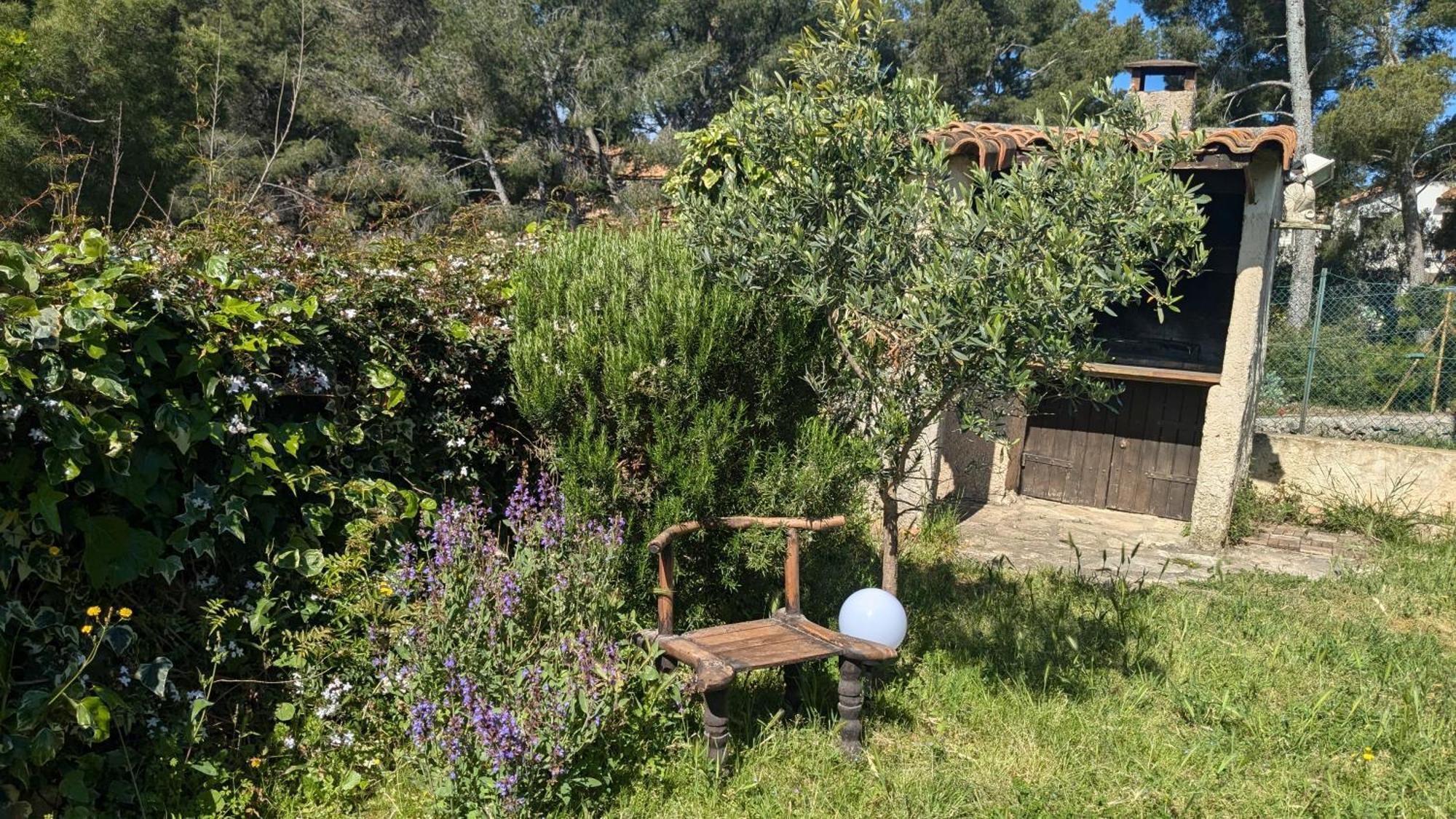Maisonnette Kalis Calme Avec Climatisation Parking Jardin Cadre Campagne Plages A Pieds Bandol Bagian luar foto