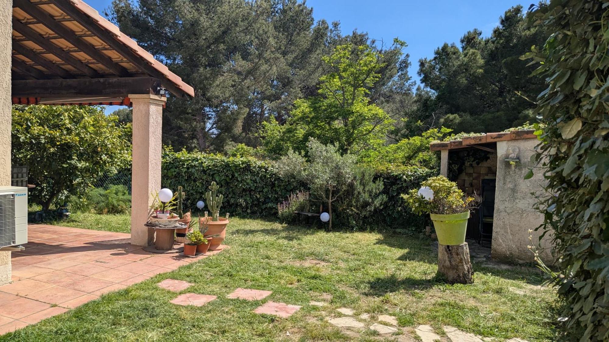Maisonnette Kalis Calme Avec Climatisation Parking Jardin Cadre Campagne Plages A Pieds Bandol Bagian luar foto